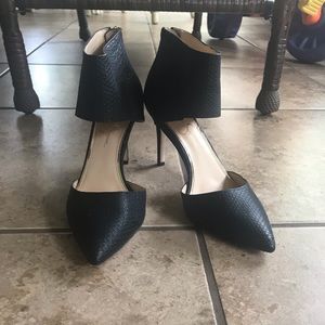 Jessica Simpson pumps